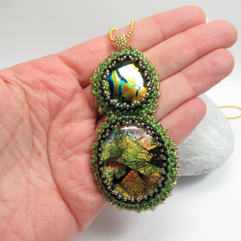 Hand embroidered pendant - Picture 7 of 12